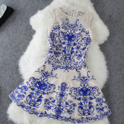 Blue and white porcelain sleeveless dress lace embroidery