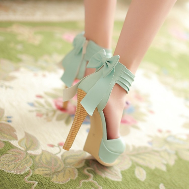 blue heels with a bow